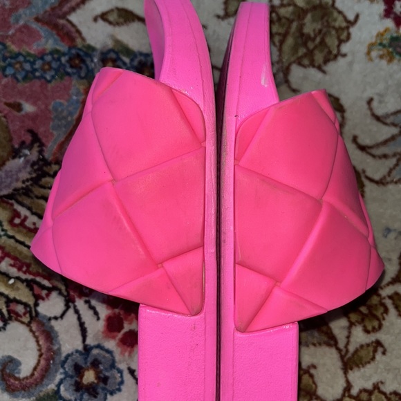 Steve Madden Neon Pink Slides 🌵7 - Picture 10 of 11